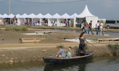 El Delta Birding Festival agrupa un gran nombre d'entitats ambientals, professionals i aficionats a l'ornitologia, l'estudi dels ocells.