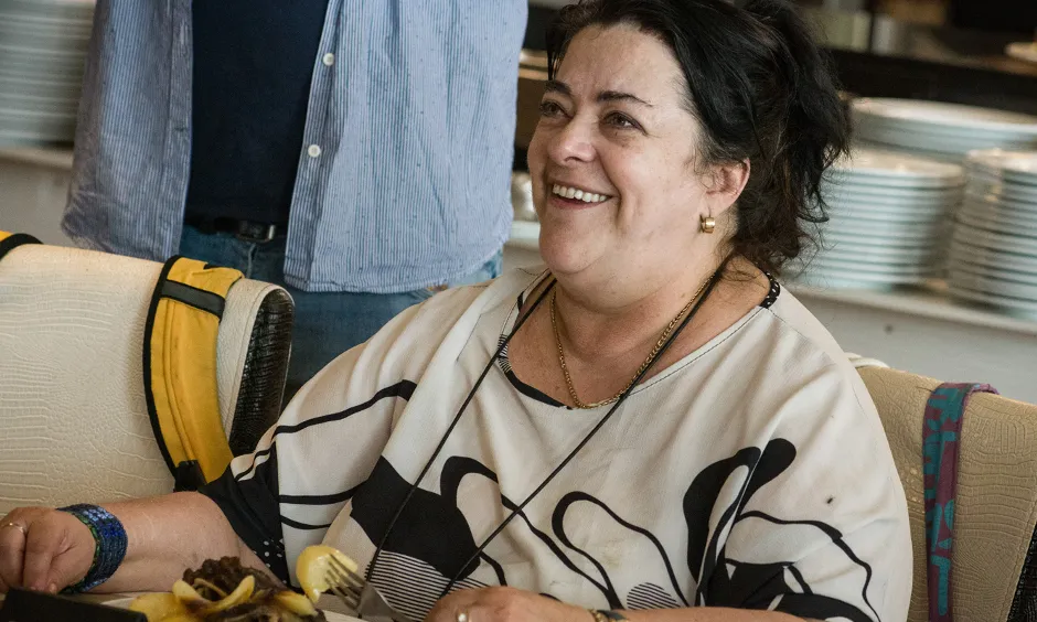 Una senyora somrient