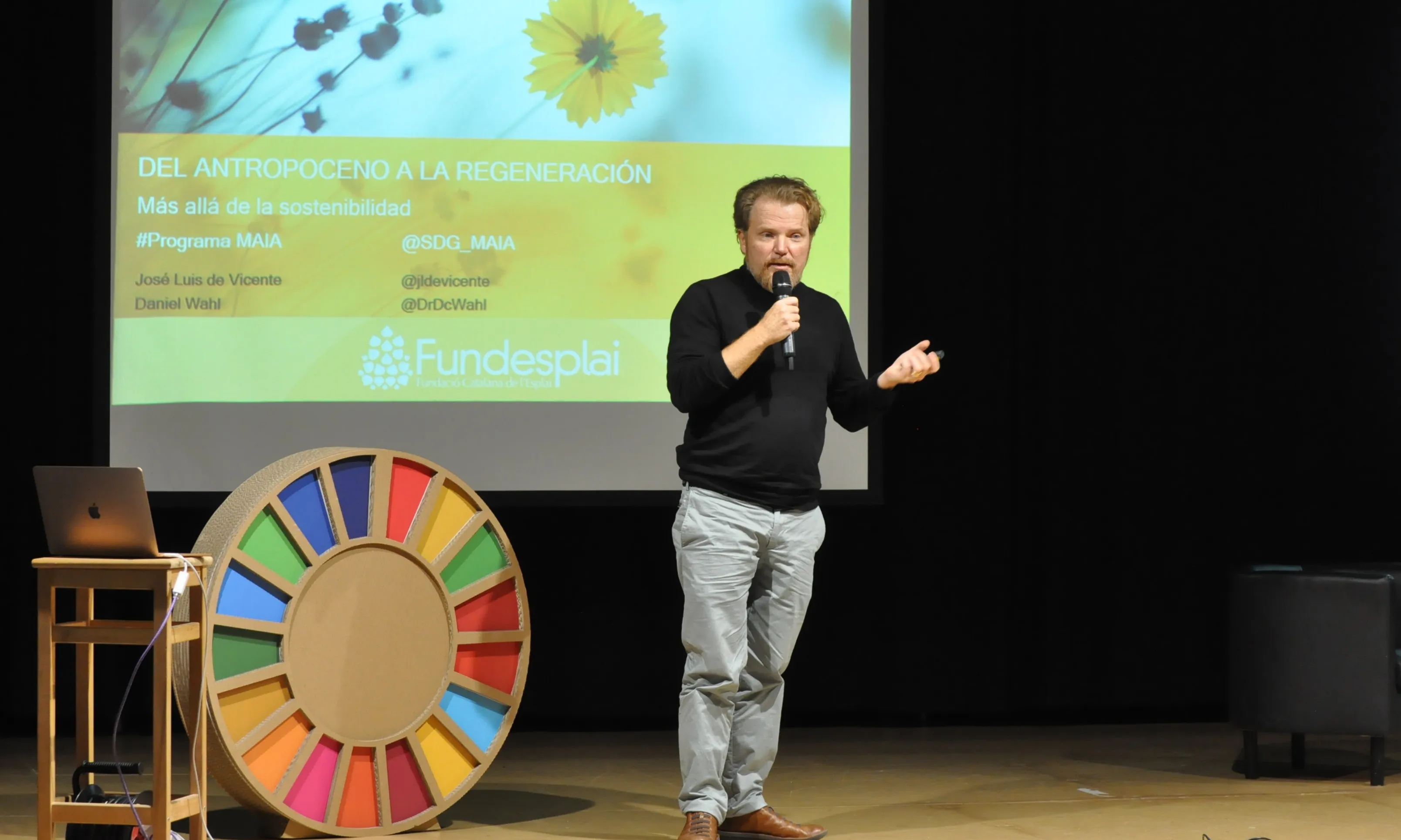 Daniel Wahl, professor del curs, és educador i consultor internacional especialitzat en innovació i sistemes inspirats en la biologia. Font: Fundesplai.