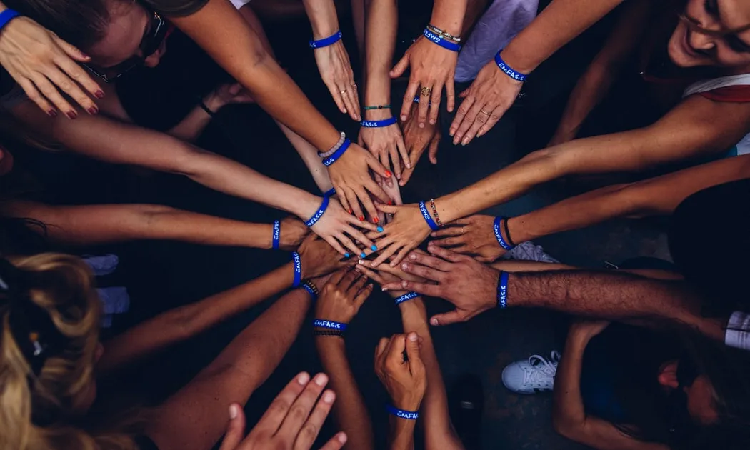 Una reunió pacifica no ha d’estar subjecte a cap amenaça de sanció penal. Font: Unsplash.