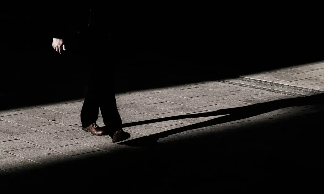 La directiva obliga a establir canals de denúncia interns per protegir a les persones que denunciïn possibles infraccions. Font: Unsplash.