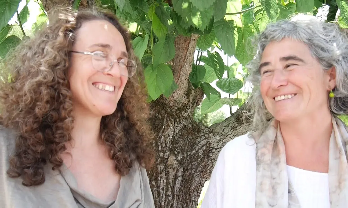 Marissa Pelaez Rey i Laia Aguilar, de l'Associació Arremangades dones del Montseny.