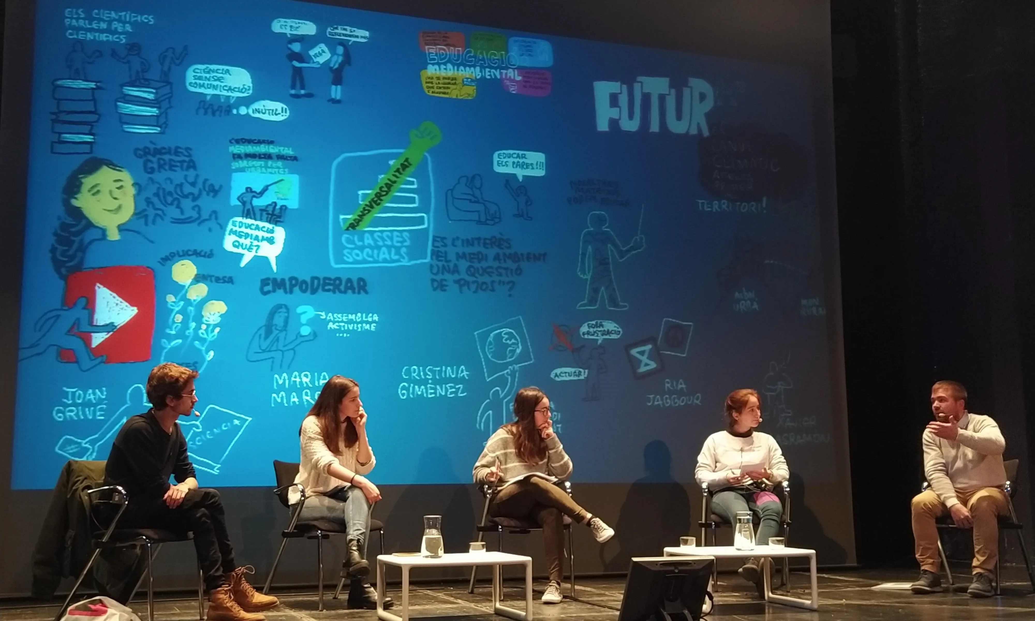 La primera taula rodona va comptar amb 5 joves referents en la lluita contra el canvi climàtic