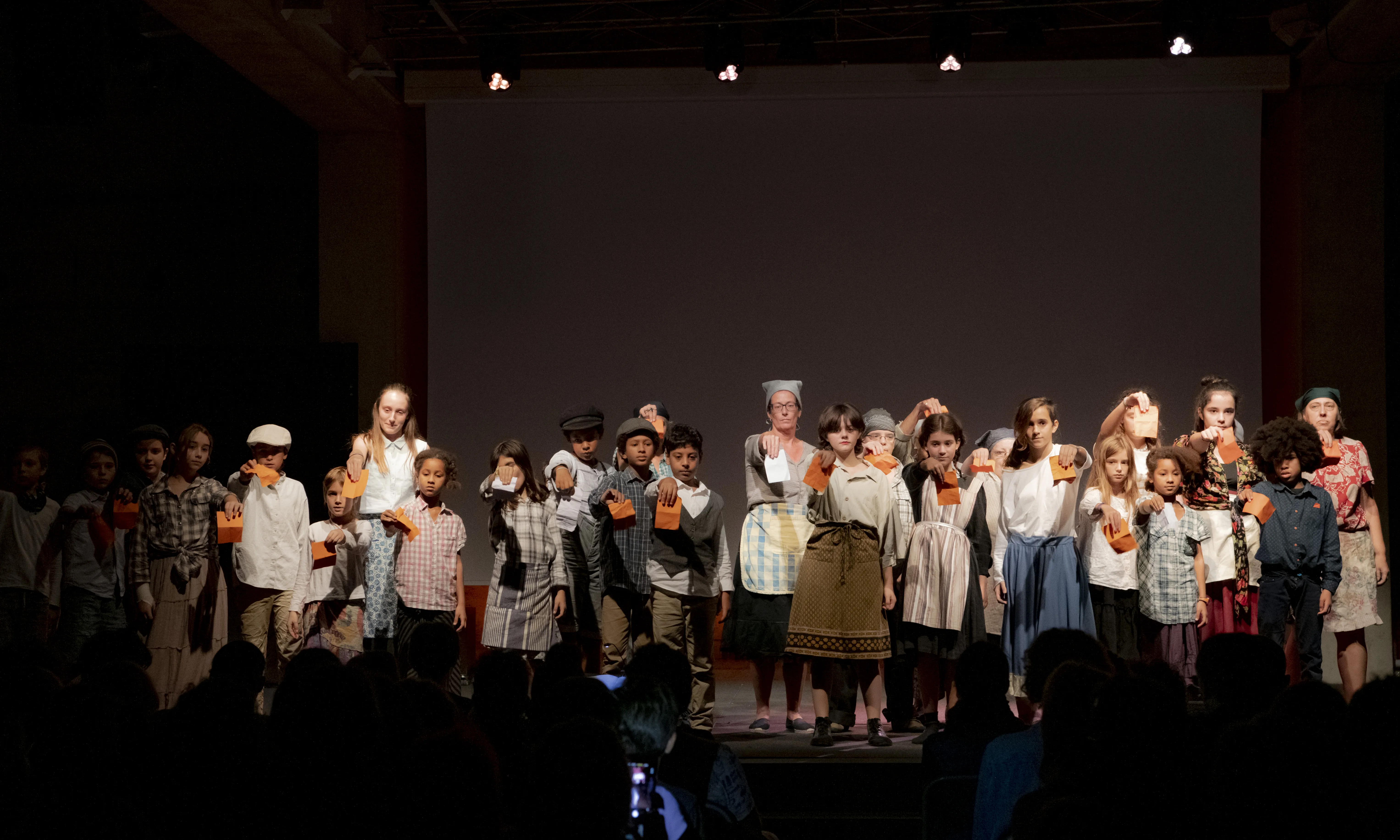 'Indòmites', una obra dels joves de Xamfrà, és un al·legat col·lectiu, radical i apassionat contra les violències masclistes.