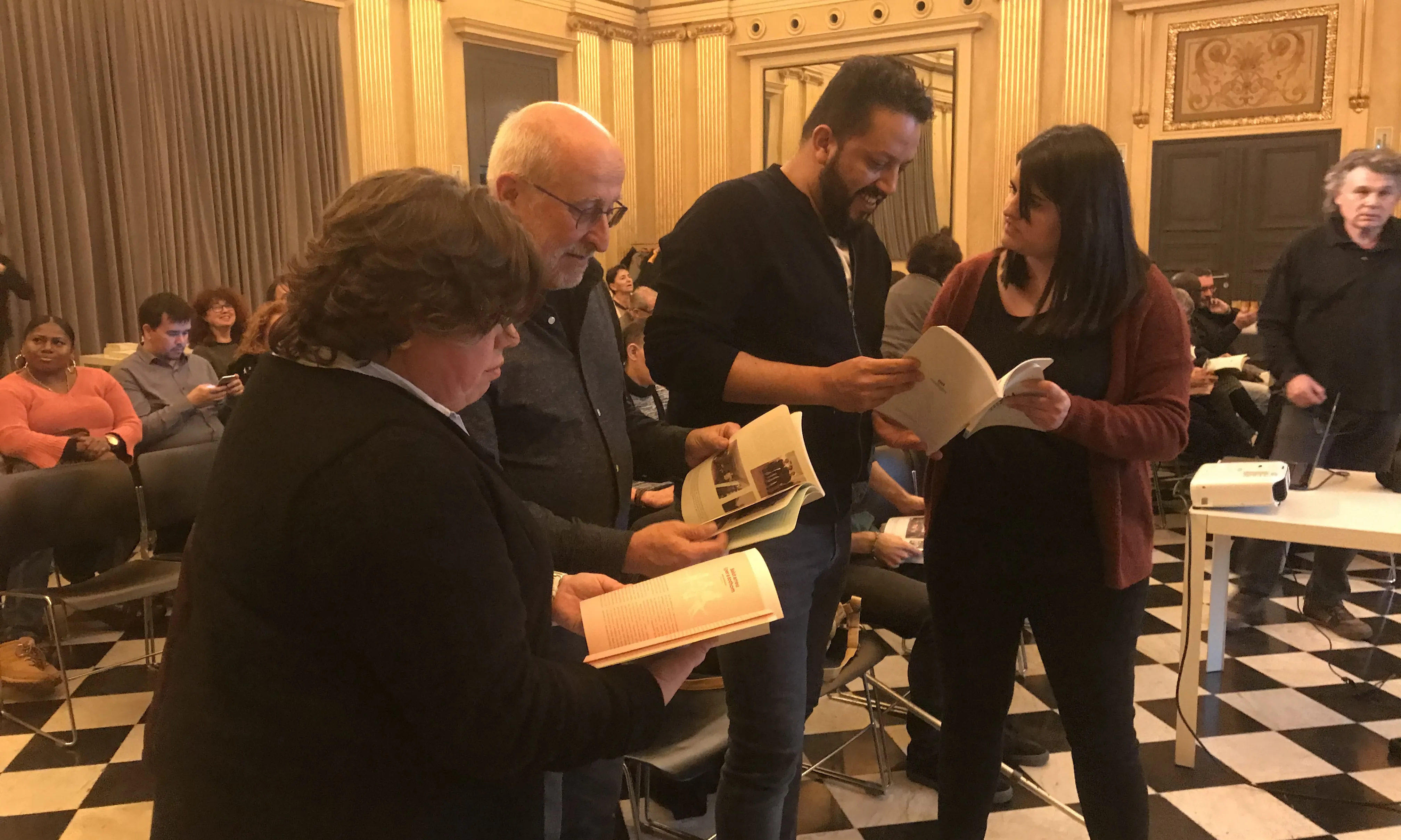 Presentació del llibre, a finals de gener, al Saló de Descans del Teatre Municipal de Girona.