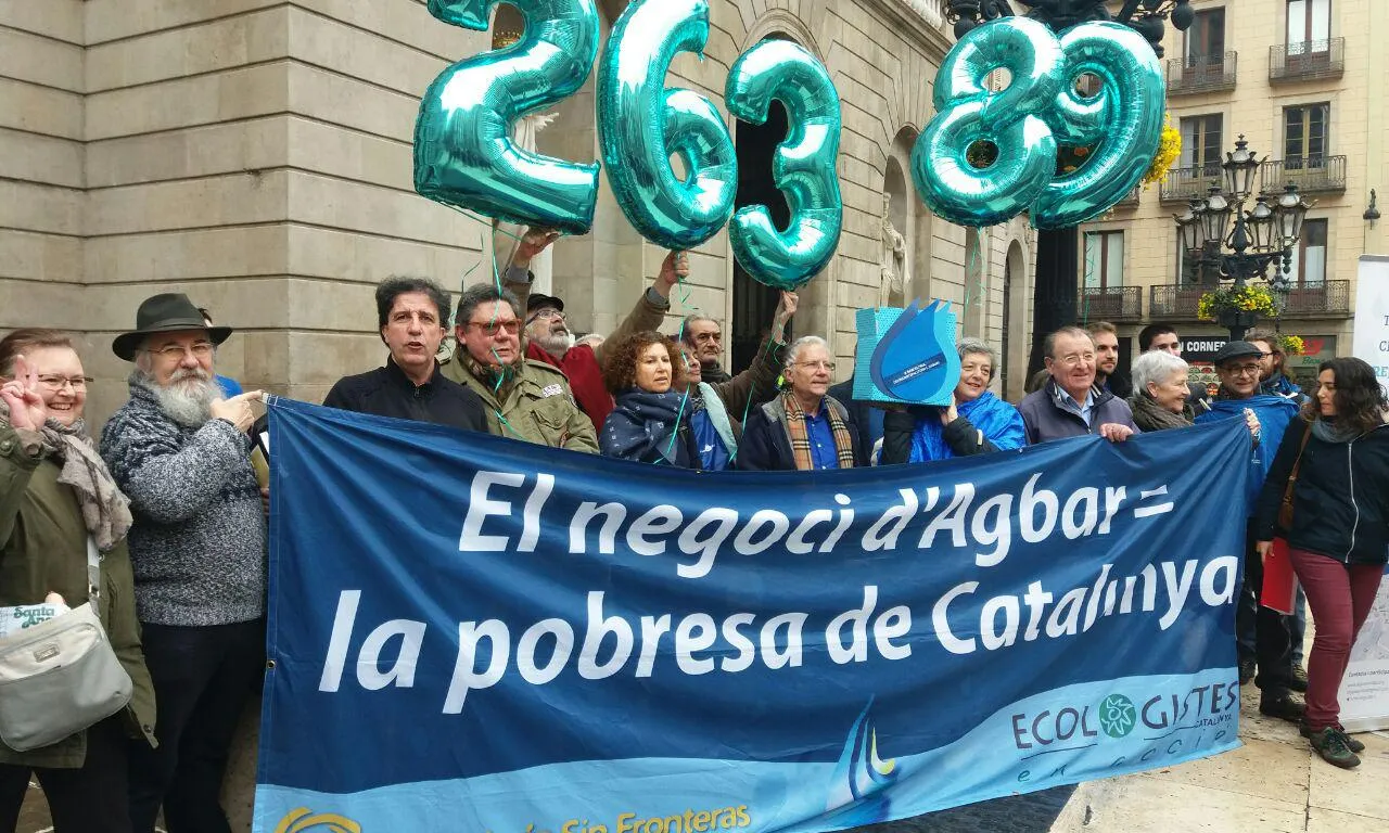 Una acció de la plataforma Aigua és Vida.