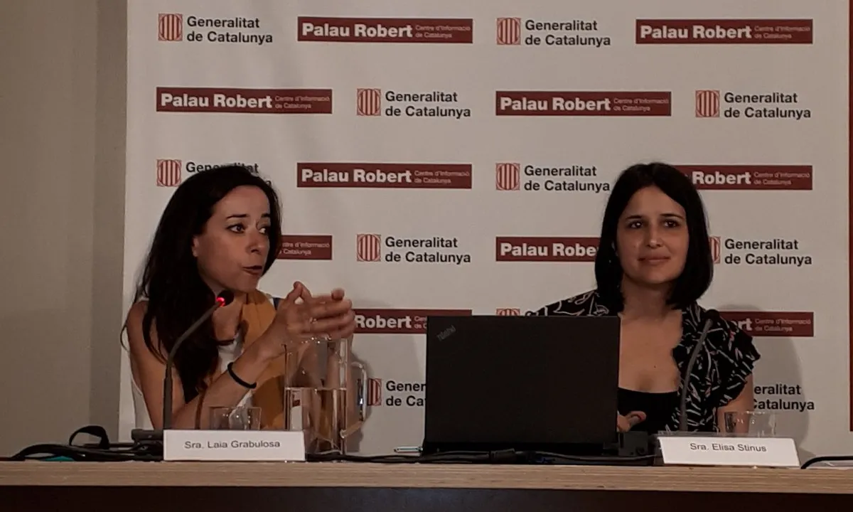 Laia Grabulosa, directora de La Confederació, a l'esquerra de la imatge.