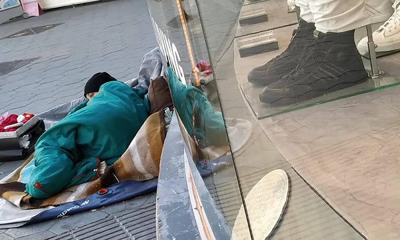 Les persones sense llar no poden confinar-se a casa i estan exposades al contagi.
