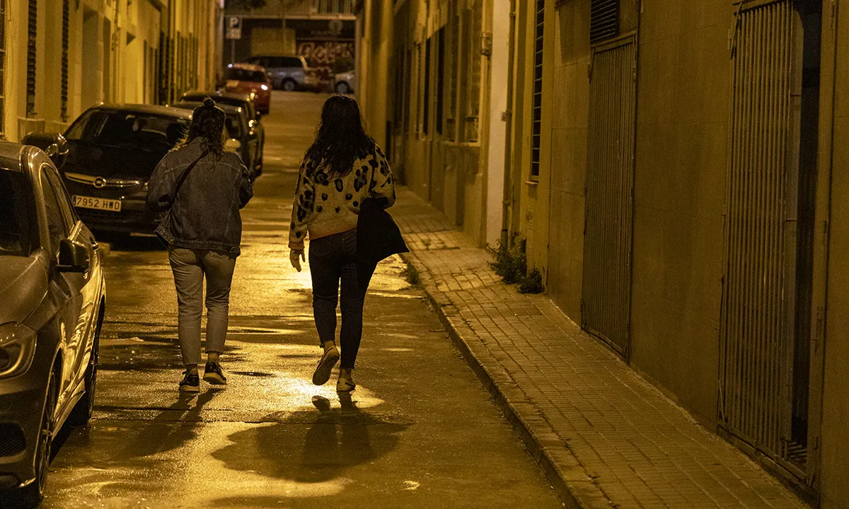 El confinament ha fet més visible les persones que viuen al ras.