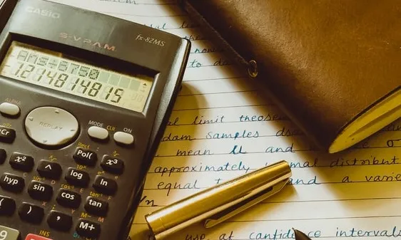 Una altra mesura a tenir en compte és que les fundacions veuran una rebaixa de la quota de les taxes de modificació d’estatuts. Font: Unsplash.