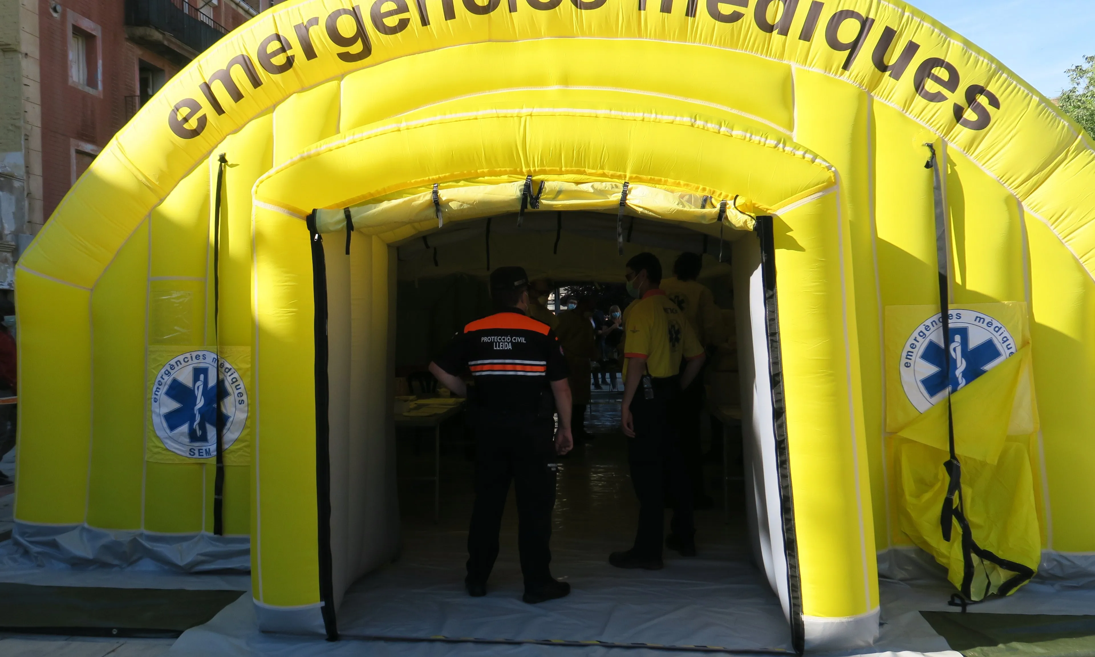 La diputació de Lleida posa una carpa per realitzar testos de la Covid-19 als temporers.