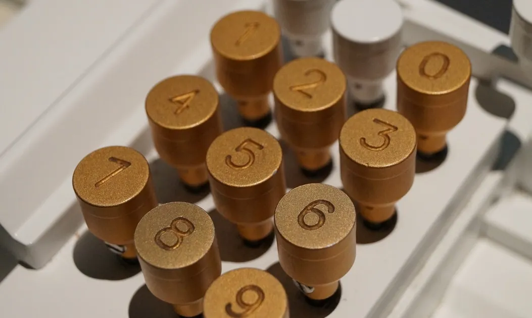 Entre les mesures es rebaixa la quota de les taxes d’emissió de certificats d'associacions i federacions. Font: Unsplash.