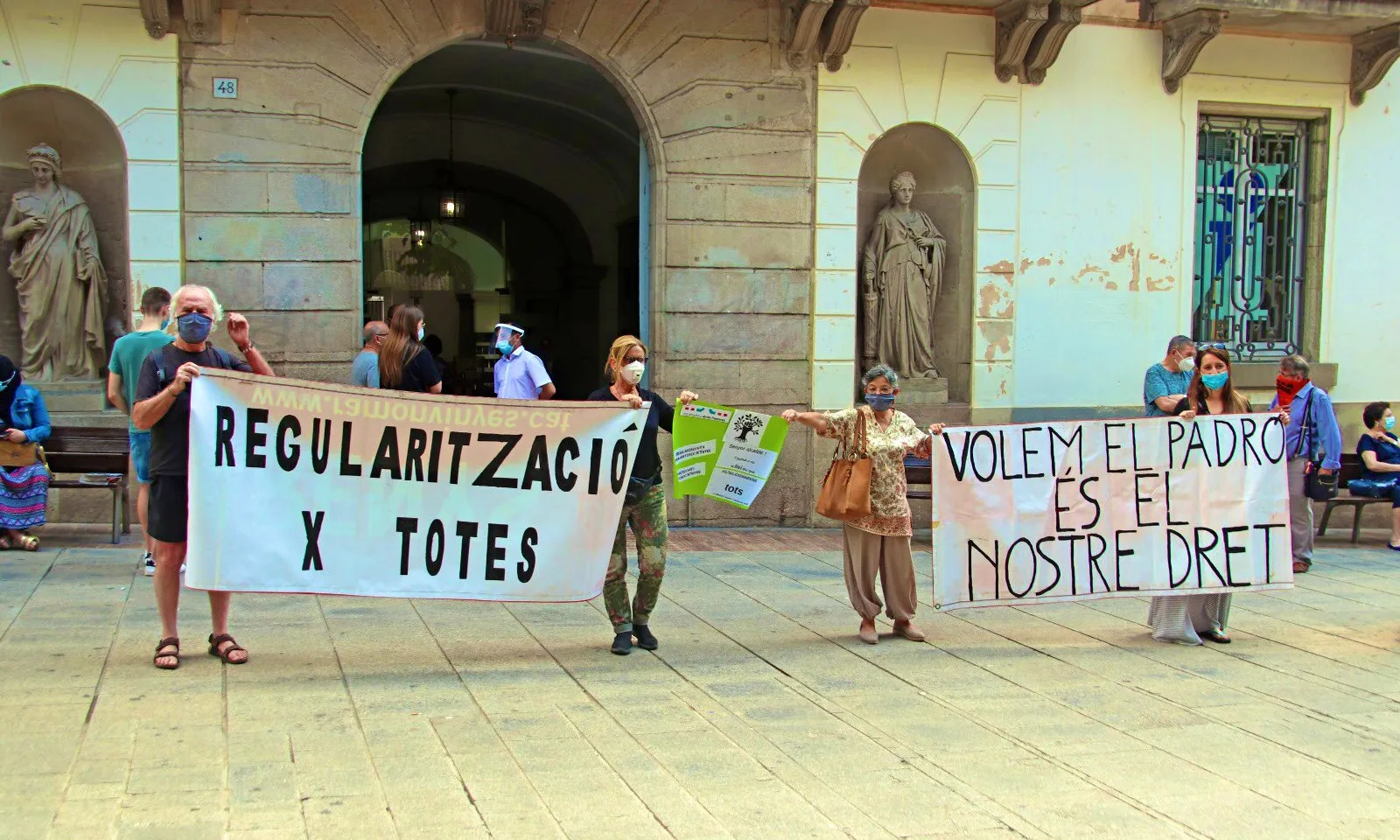 Algunes organitzacions de caràcter local o comarcal s'han unit a la protesta.