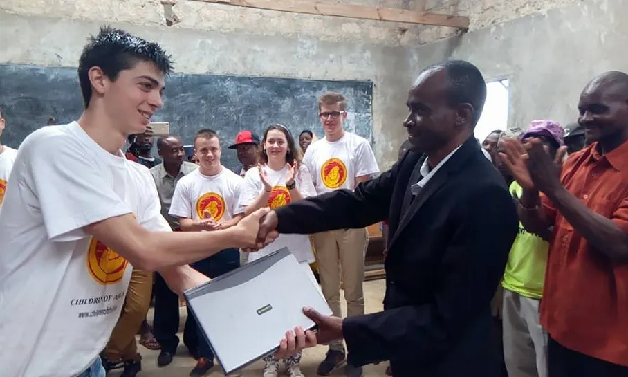 L'escola San Cernin (Navarra) està agermanada amb l'escola de Mbandi (Kènia).