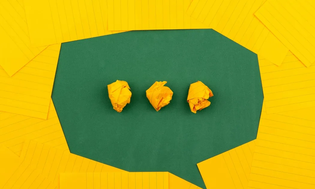 Només un 14,6% de les converses de l’alumnat de la secundària de zones urbanes de Catalunya són en català, enfront del 35% de la primària. Font: Unsplash.