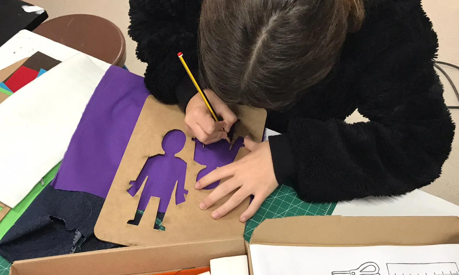 Els kits educatius permeten treballar conceptes que poden resultar complicats amb artefactes físics.