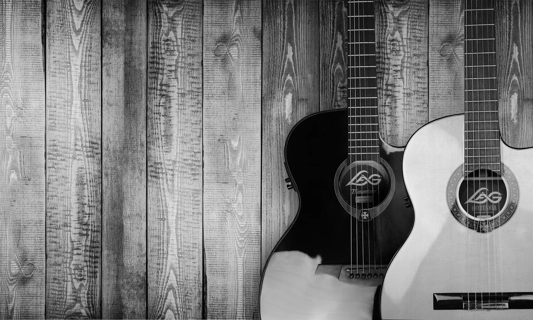 El Centre Artesà Tradicionarius ofereix cada dimecres al vespre sessions d'improvisació entre dos músics.