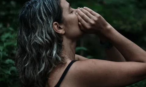 La fotògrafa alemanya Sonja Stich escull la lluita contra la MAT a la Selva per l’exposició 'El crit del bosc'.
