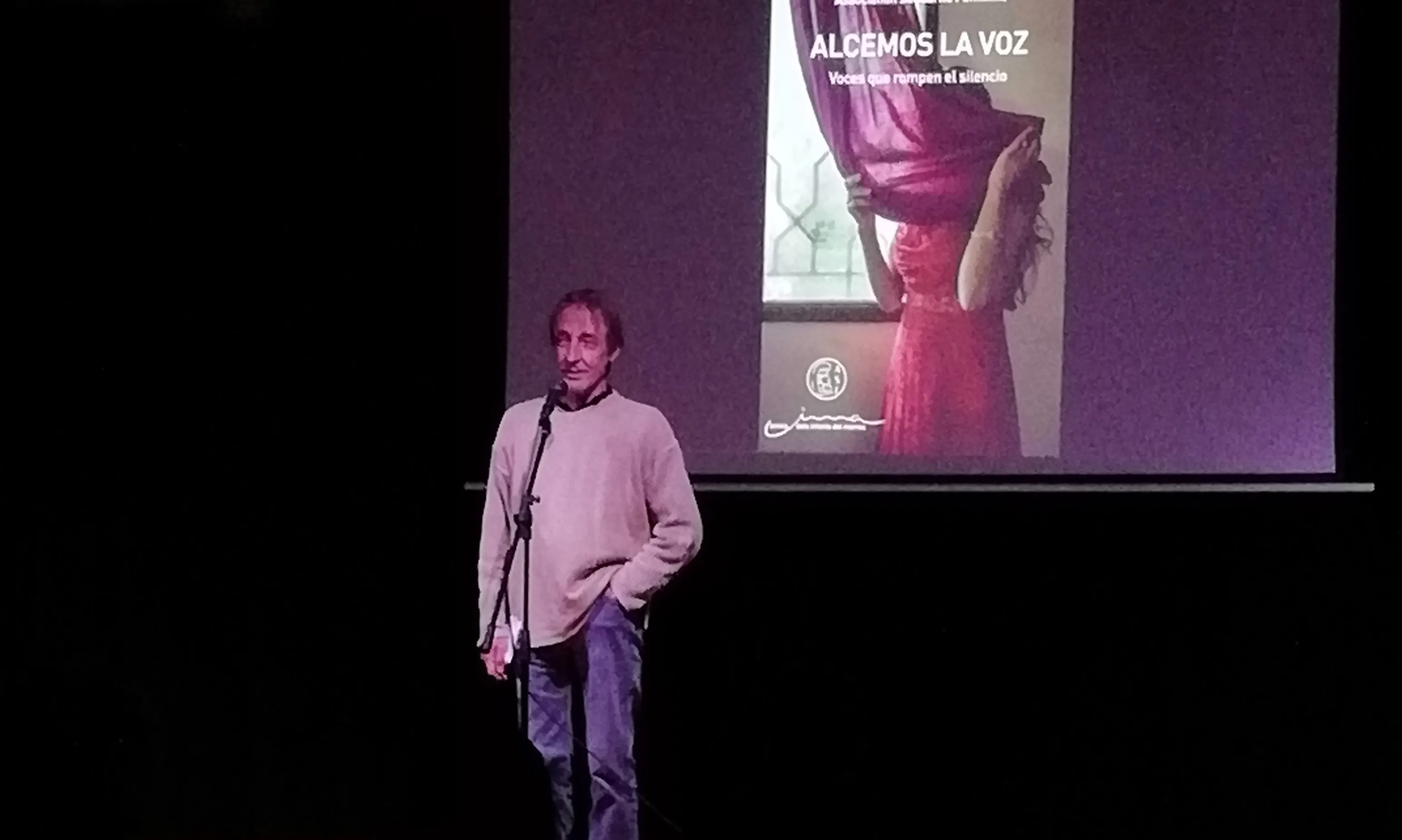 Oscar Rosselló, coordinador general d’Amics dels Infants del Marroc, a la presentació del llibre 'Alcemos la Voz', a l'Ateneu El Poblet al març de 2021. 