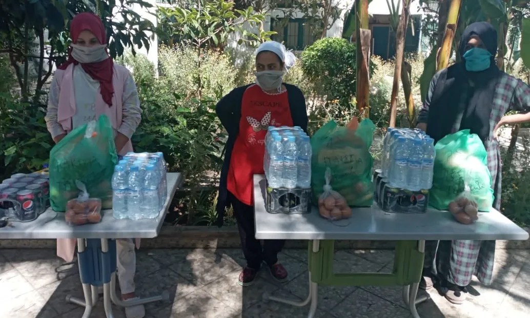 Distribució de productes alimentaris a mares solteres al centre d’acollida de l’associació Solidarité Féminine a Casablanca durant el confinament per la COVID19 al maig del 2020.