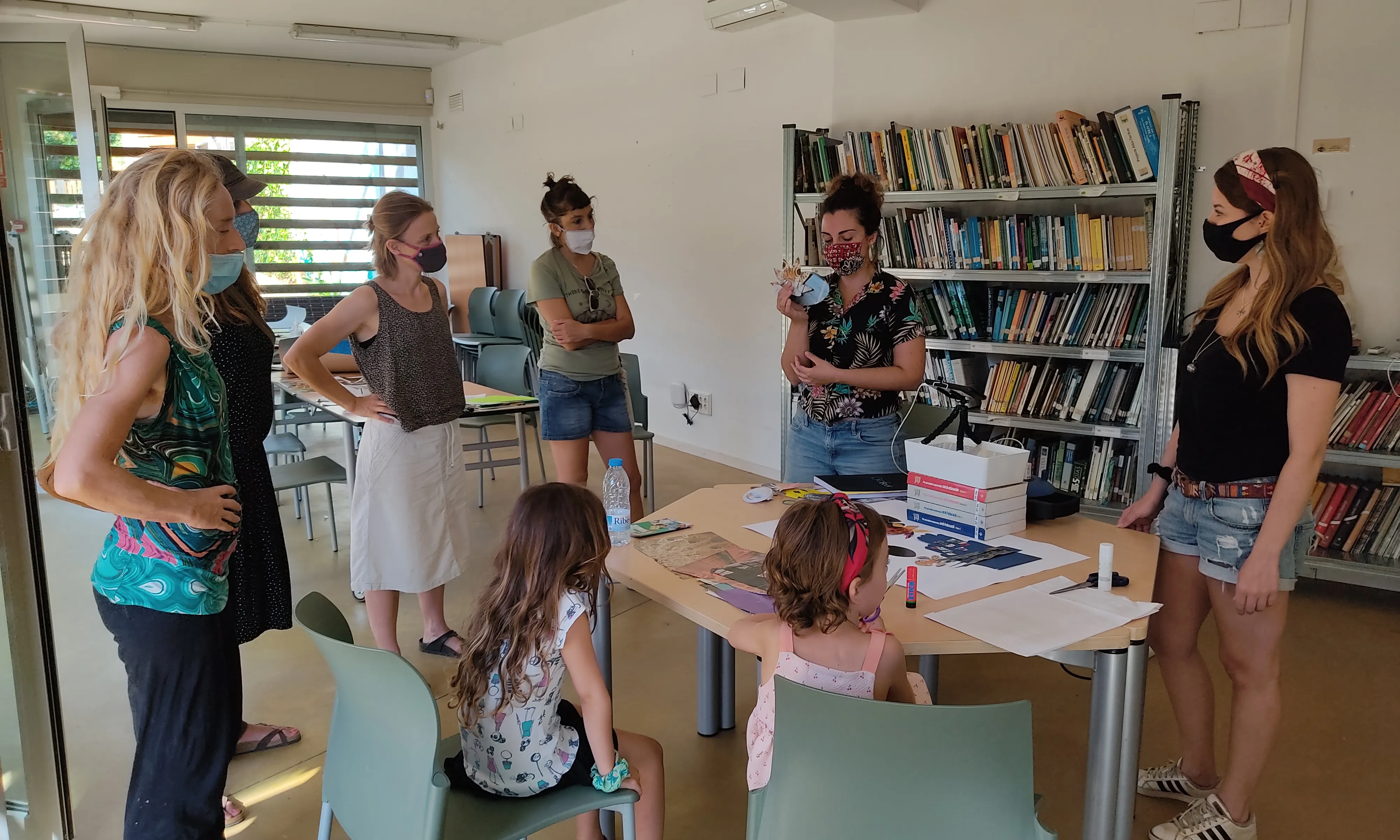 El projecte és impulsat per l’associació Animal Latitude i gestionat per un grup de biòlogues i artistes que organitzen exposicions, tallers i itineraris.