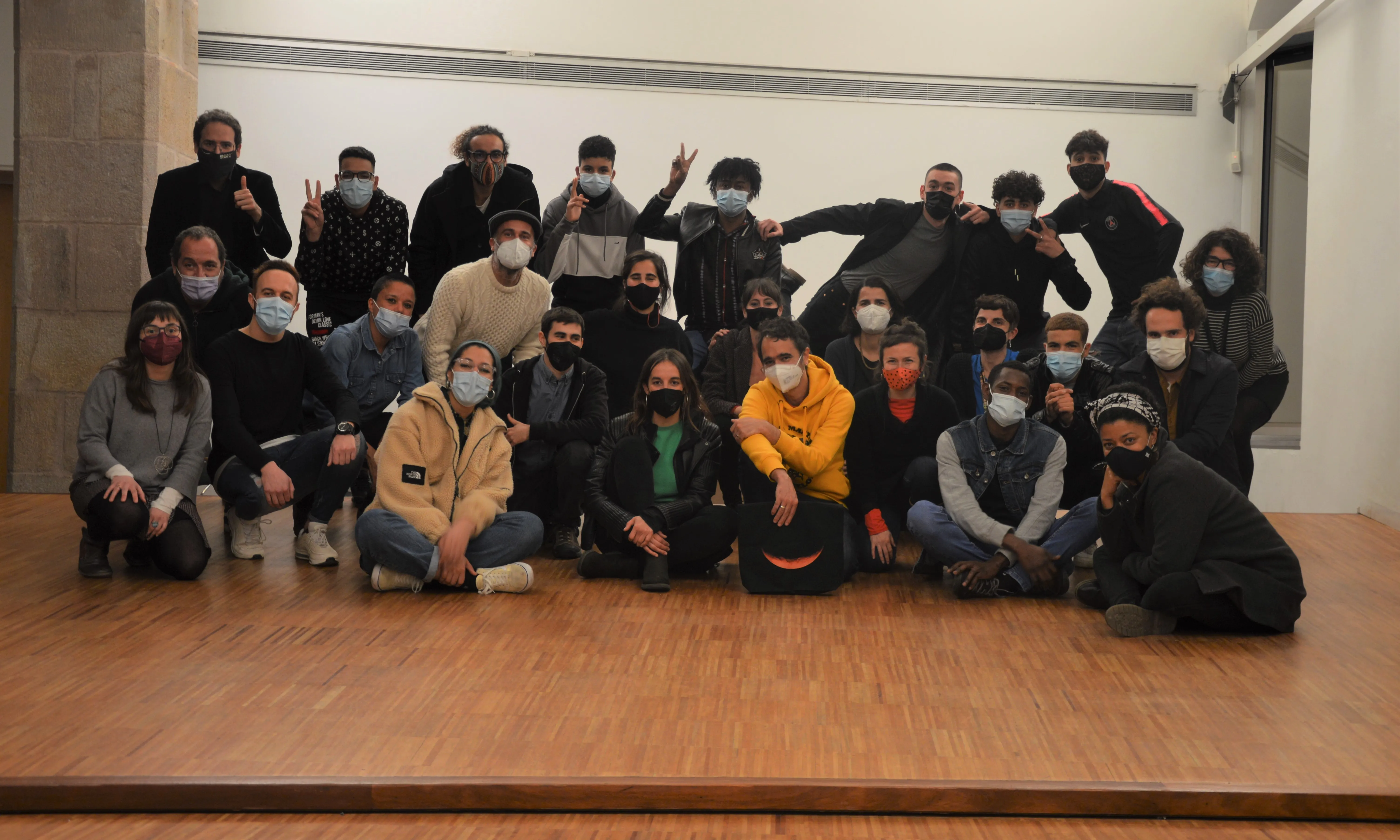 Fotografia de grups de les persones que han participat en el projecte 'Viatge a Mart'.