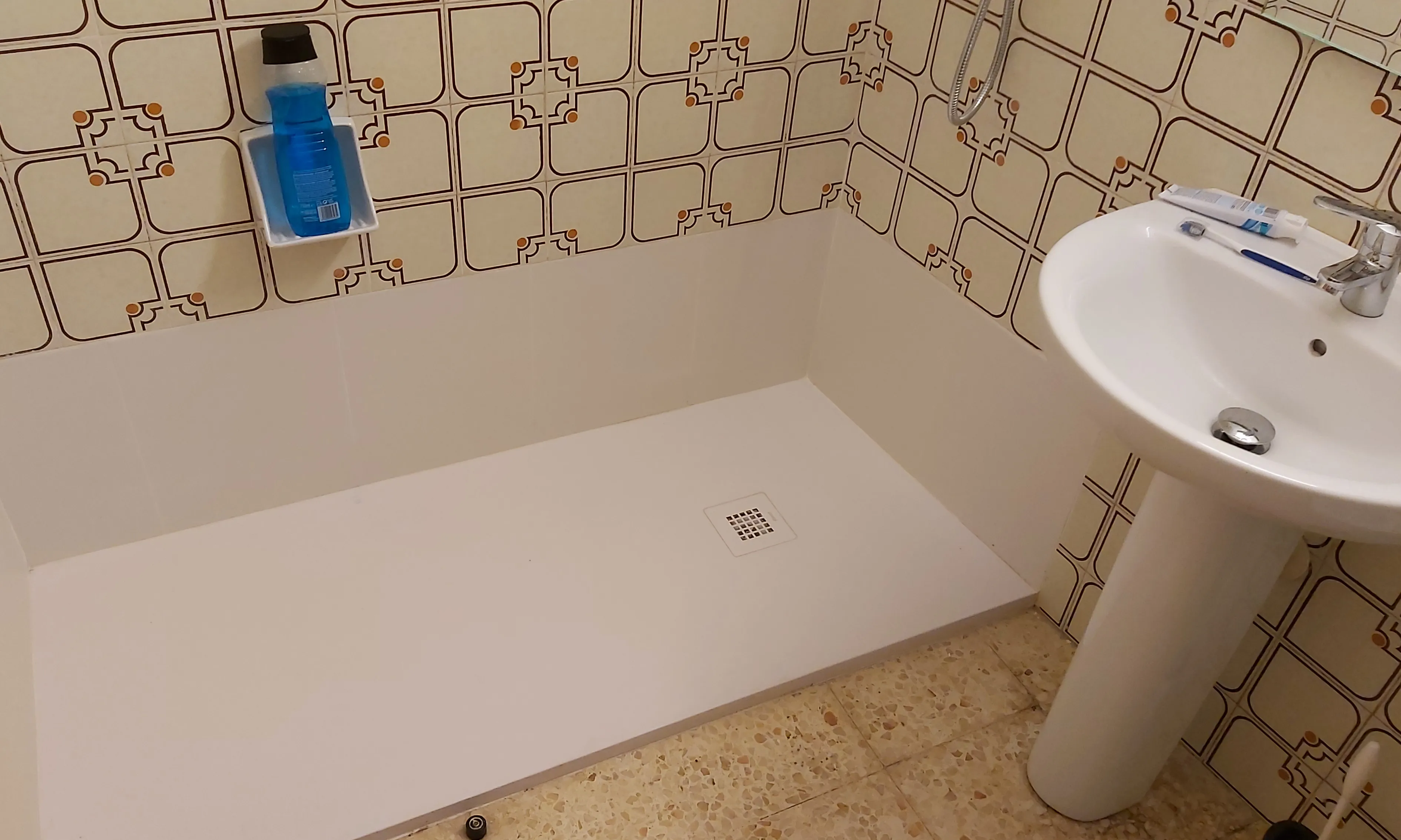 El pis, ben situat a Vilanova, està plenament equipat.