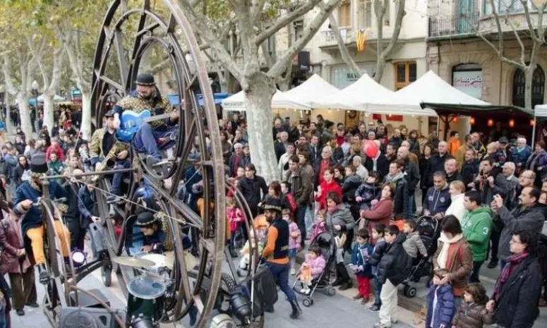 La Fira Mediterrània de Manresa està basada en propostes artístiques que utilitzen la tradició i la cultura popular com a motor creatiu. 