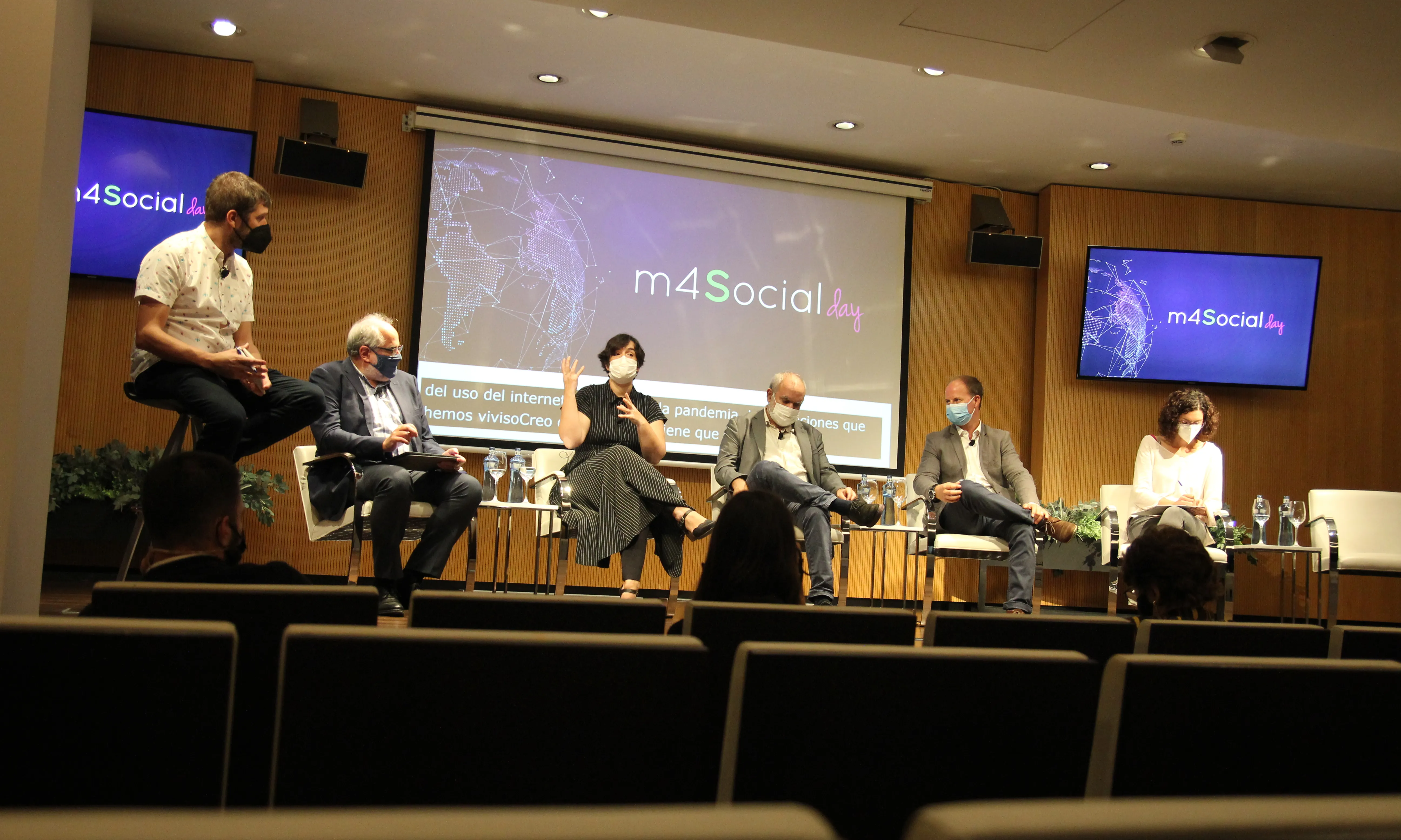Debat sobre internet com a dret fonamental al m4Social day.