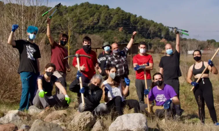 Jornada de voluntariat ambiental a Can Dunyó (Vallès Oriental) durant el febrer del 2021.
