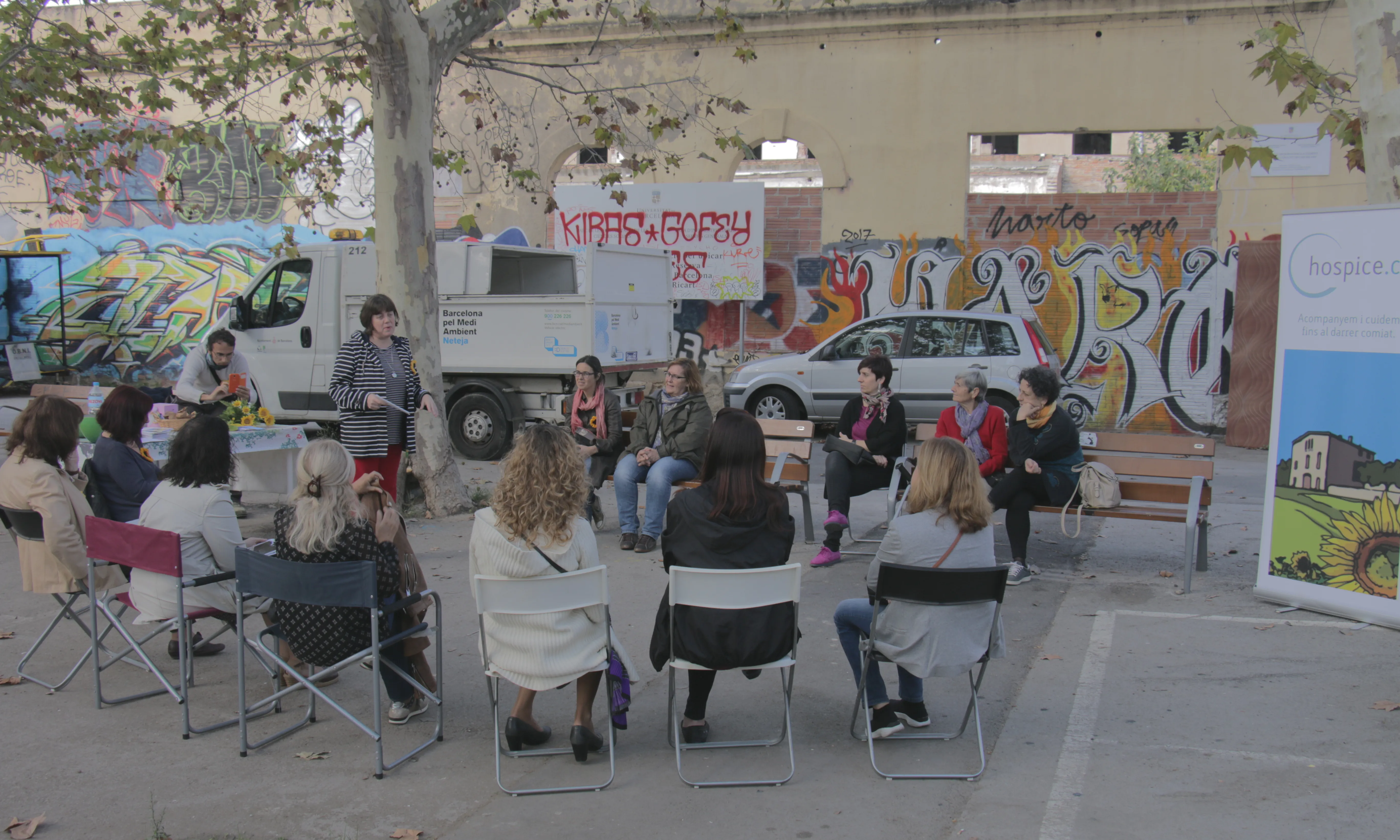 La presidenta d'Hospice.cat, Mercè Juan, en un dels actes comunitaris de l'associació.