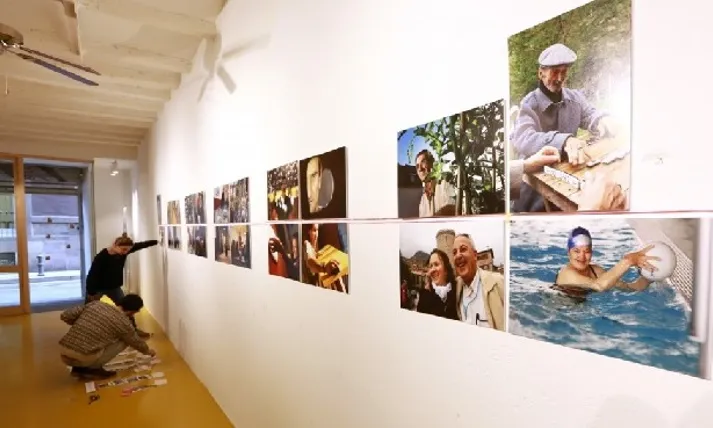 ‘Viuen al carrer perquè volen?’ es pot visitar fins al 30 de desembre al Centre Cívic Casa Groga, a Barcelona.