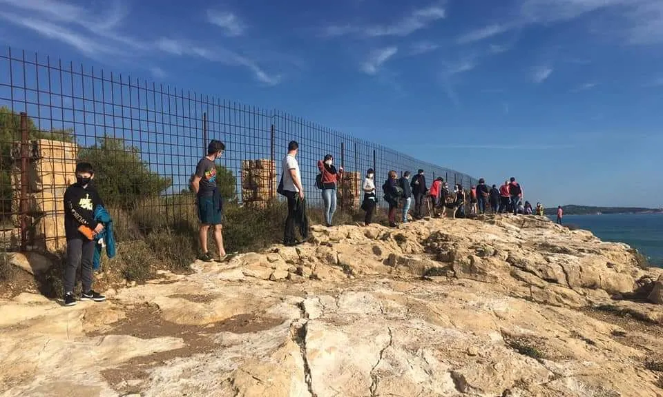 Acció reivindicativa de SOS Costa Daurada per reclamar la no privatització de l'antic Preventori de la Savinosa.