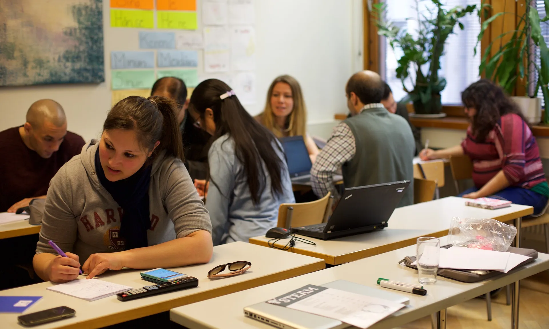 Un grup de persones a l'aula durant una formació.