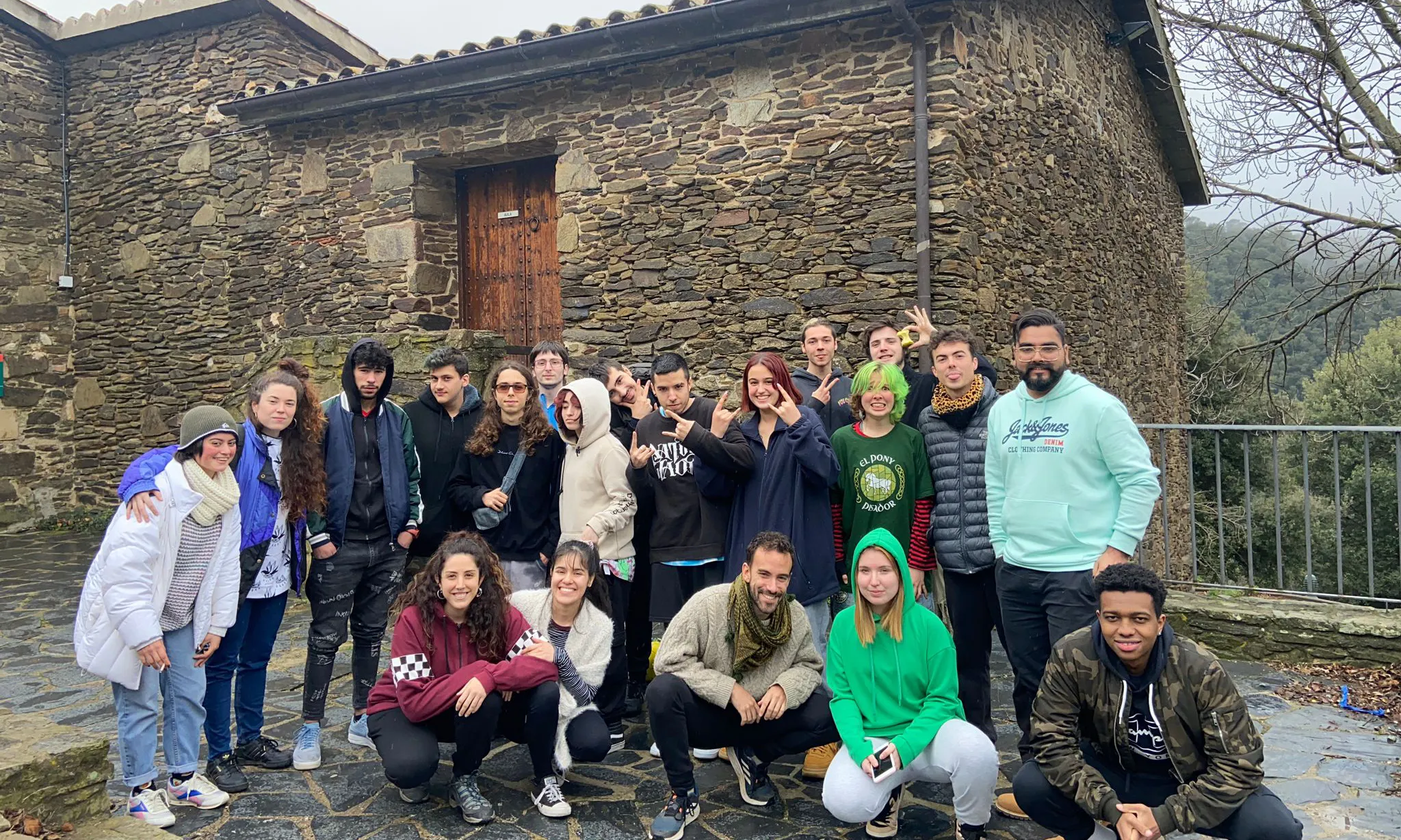 Foto de família del jovent participant a Espurna Camp
