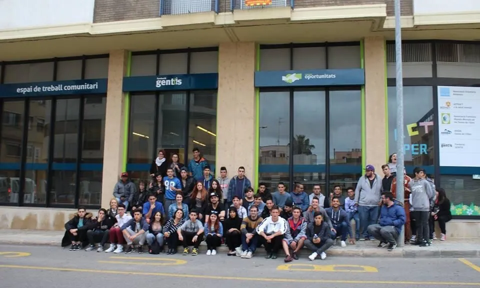 Imatge de l'alumnat al Centre de Noves Oportunitats d'Amposta de la Fundació Gentis.