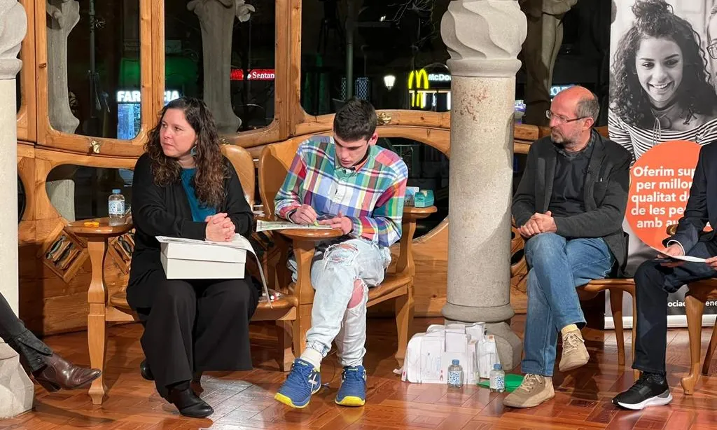 Aprenem Autisme va celebrar un acte a la Casa Batlló pel dia mundial de conscienciació sobre l'autisme.