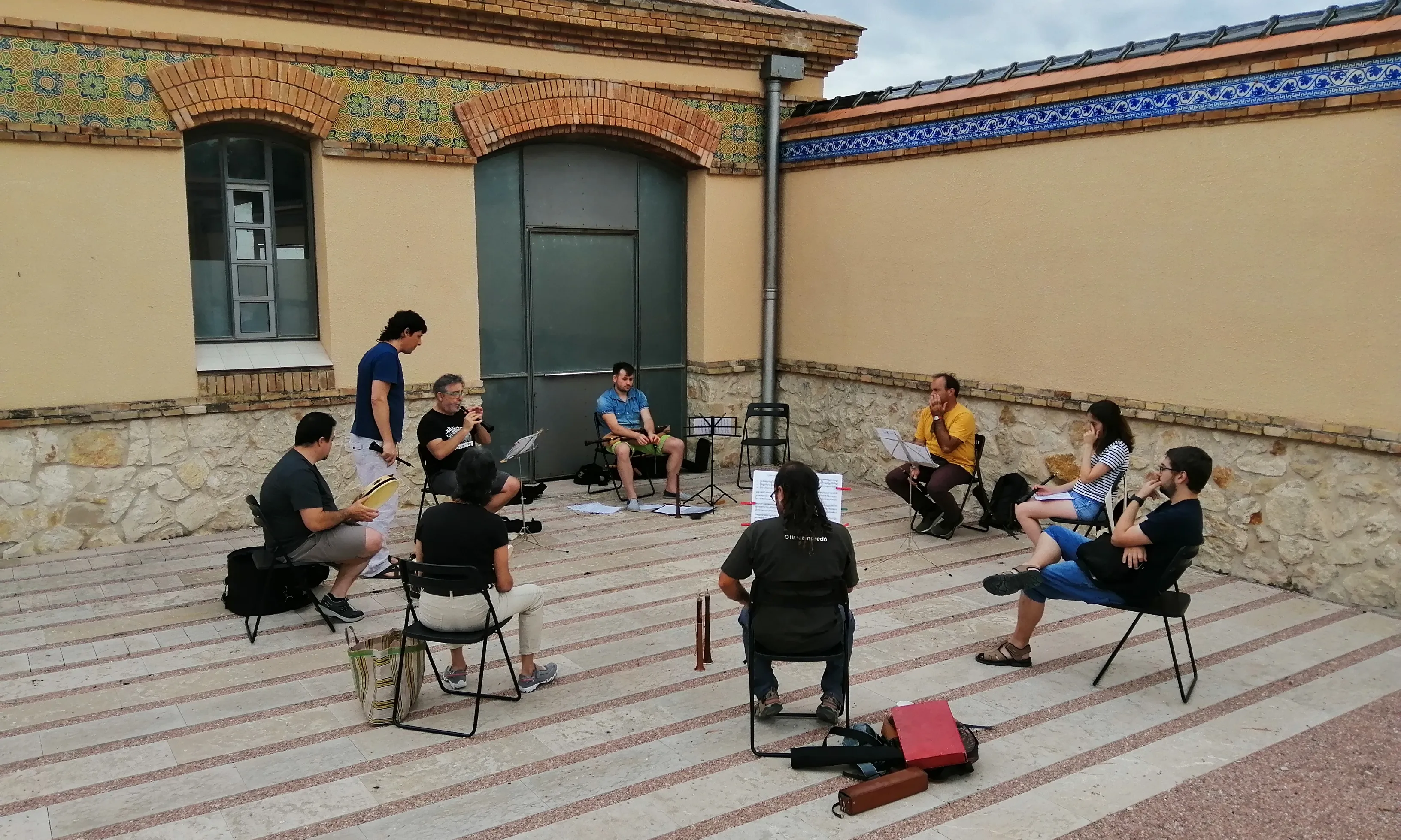 Alumnat de l'Aula de Músiques de la Terra.