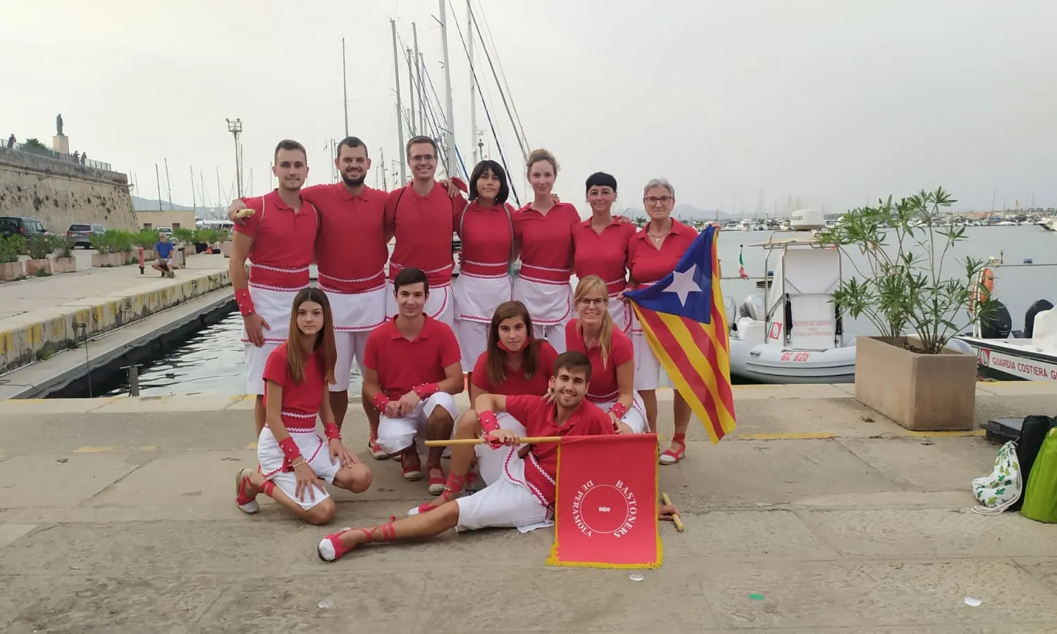 Els bastoners de Peramola durant el 33è Aplec Internacional 2021 d'Adifolk a l'Aguer.