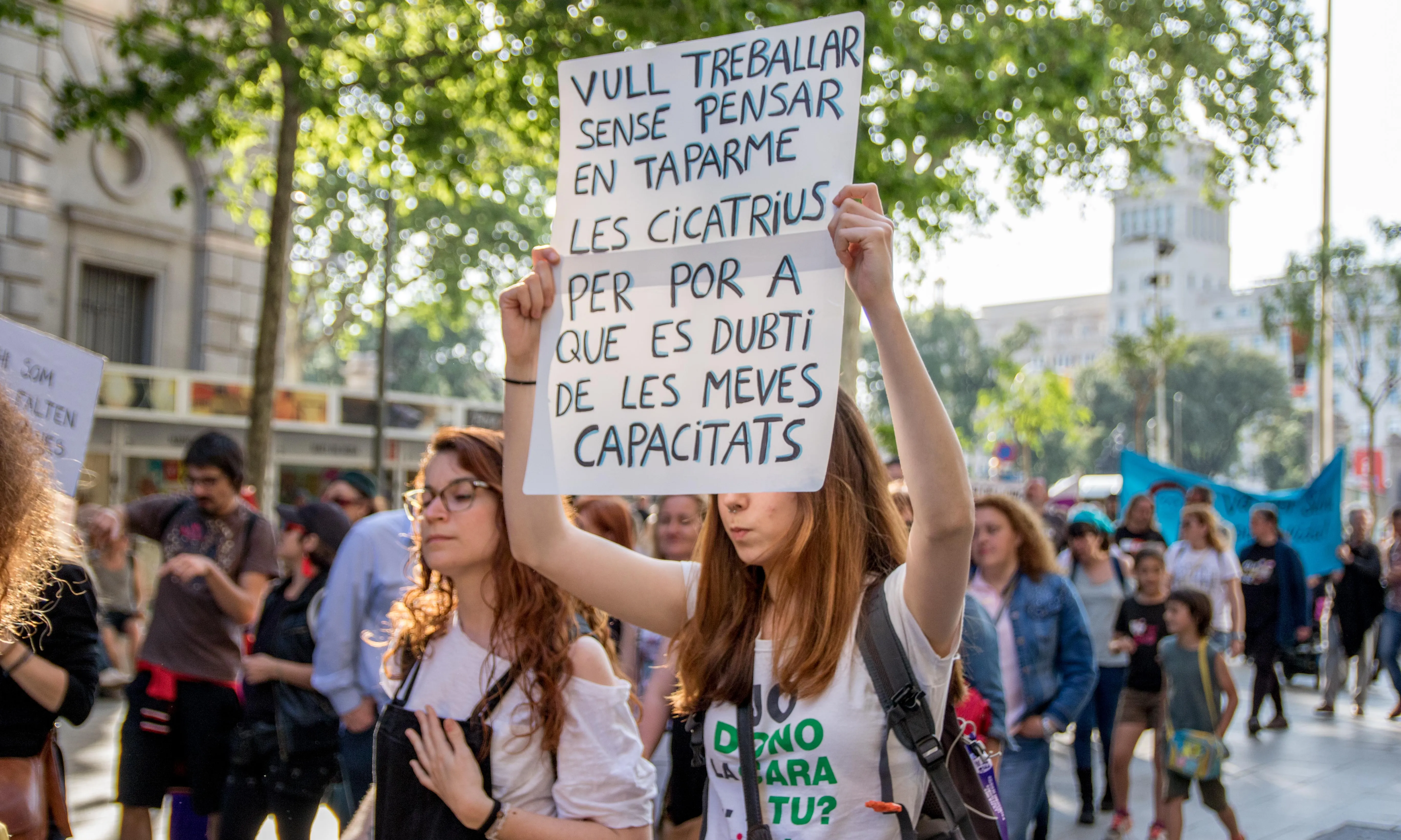 Manifestació del dia de l'Orgull Boig del 2018 a Barcelona.