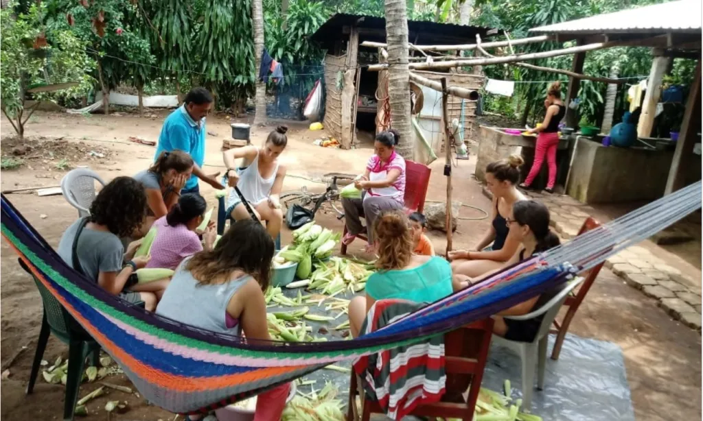 El voluntariat internacional ha de ser sostenible i transformador. 