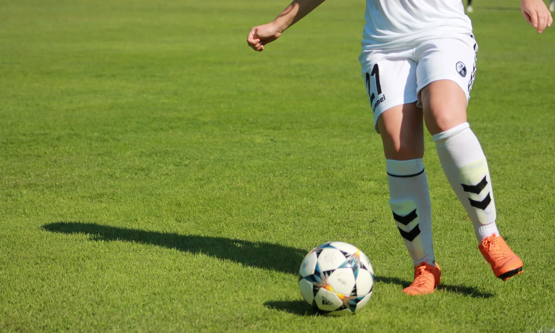 La jugadora del Barça Patri Guijarro és la padrina del torneig d''Elles contra l'ELA'.