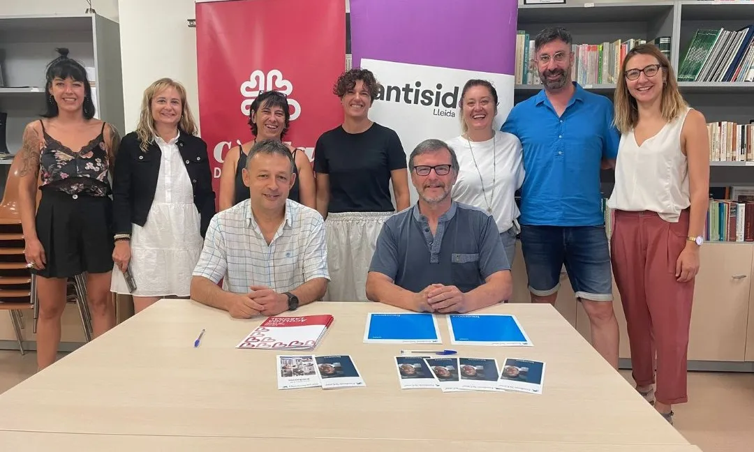 Imatge del conveni al qual van arribar l'entitat amb Càritas Lleida per millorar la vida de les persones que atenen.