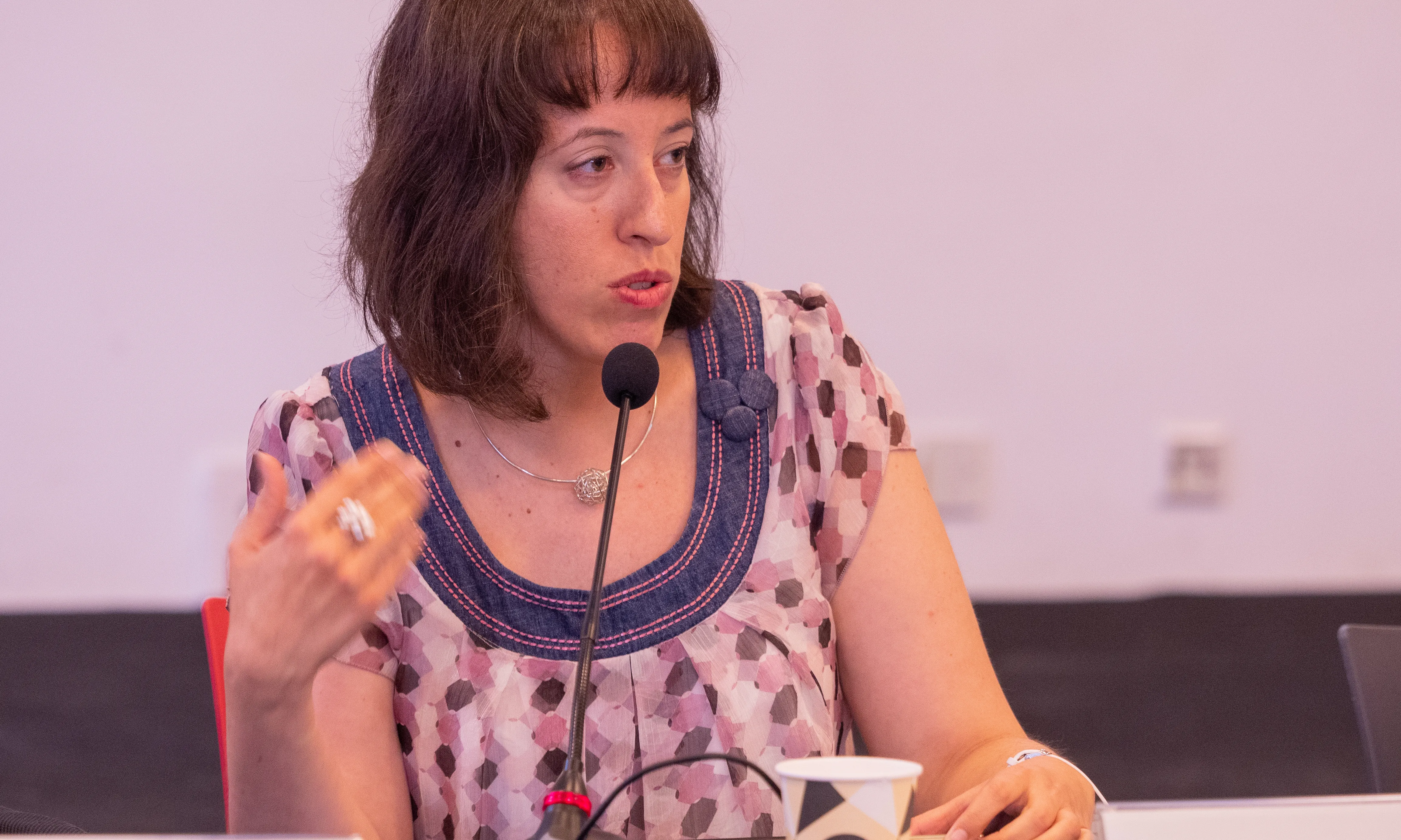 Montserrat García destaca les dificultats que tenen les famílies perquè els infants puguin fer ús de la bicicleta en el lleure.