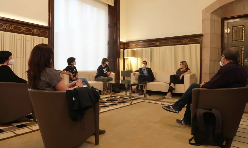 Reunió de la XCN amb l'expresident del Parlament, Roger Torrent.