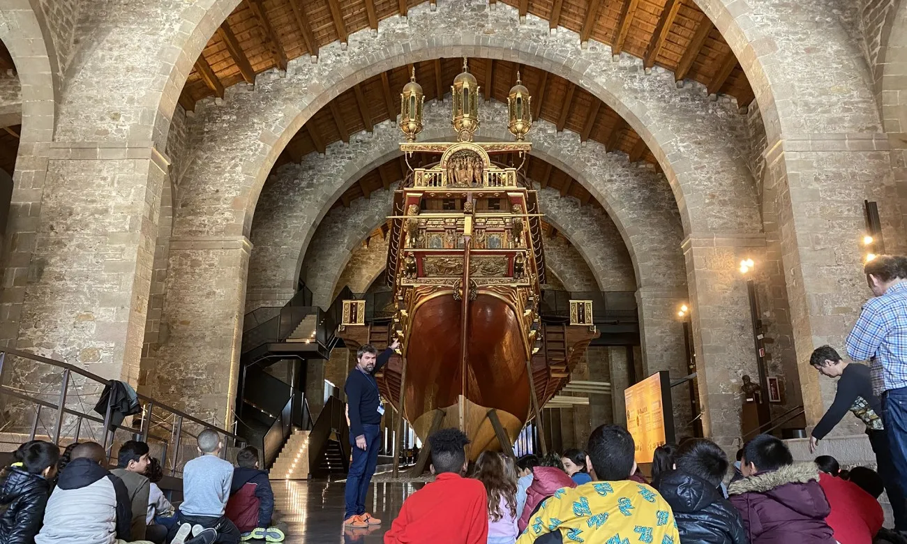 El projecte reivindica la importància de la cultura i les arts en l'educació.