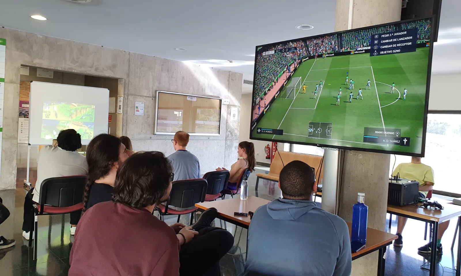 Partides simultànies de videojocs organitzades per Gamers UAB.