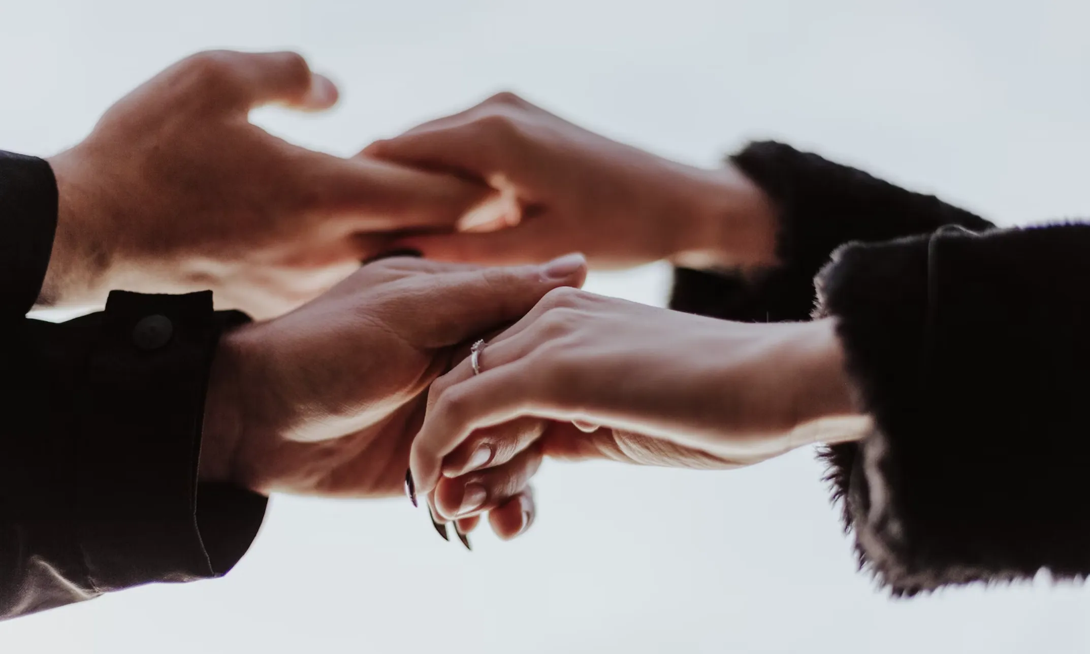 En general, la població catalana es caracteritza per estar compromesa amb els drets humans i el diàleg i per tenir una visió positiva de la multiculturalitat.