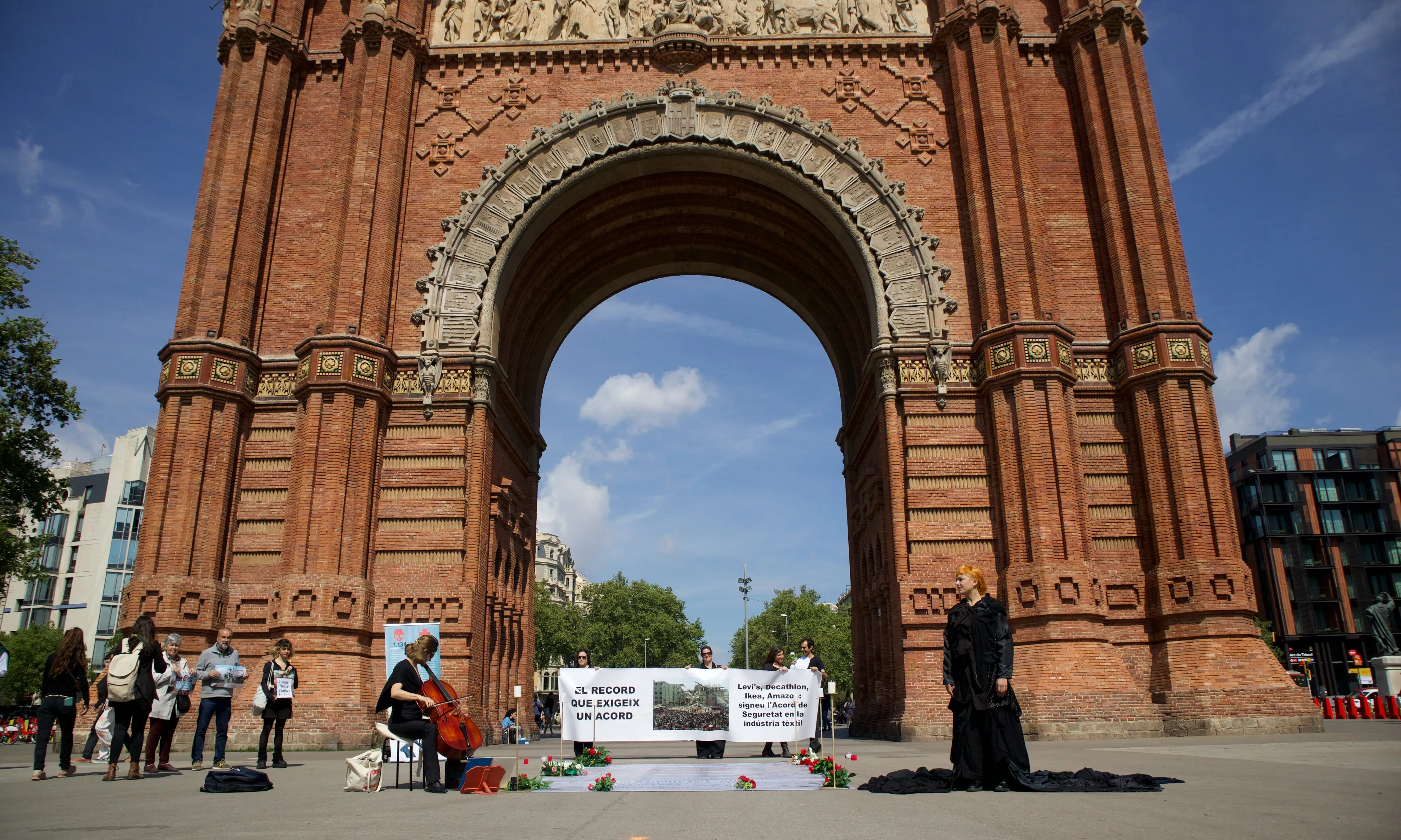La Campanya Roba Neta reclama a les grans marques que signin l’acord per garantir la seguretat a la indústria tèxtil.