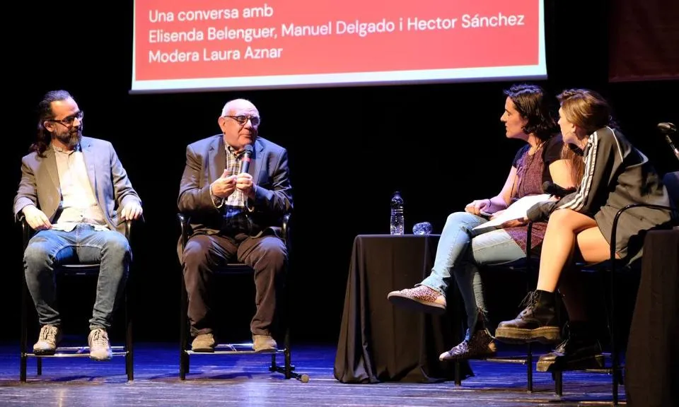 Elisenda Berenguer, Manuel Delgado i Héctor Sanchez durant l'acte de presentació de la Fundació al Tradicionàrius de Gràcia. Font: Fundació Neus Català.